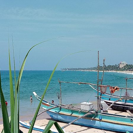 Githmini Beach House And Toures Hikkaduwa Ngoại thất bức ảnh