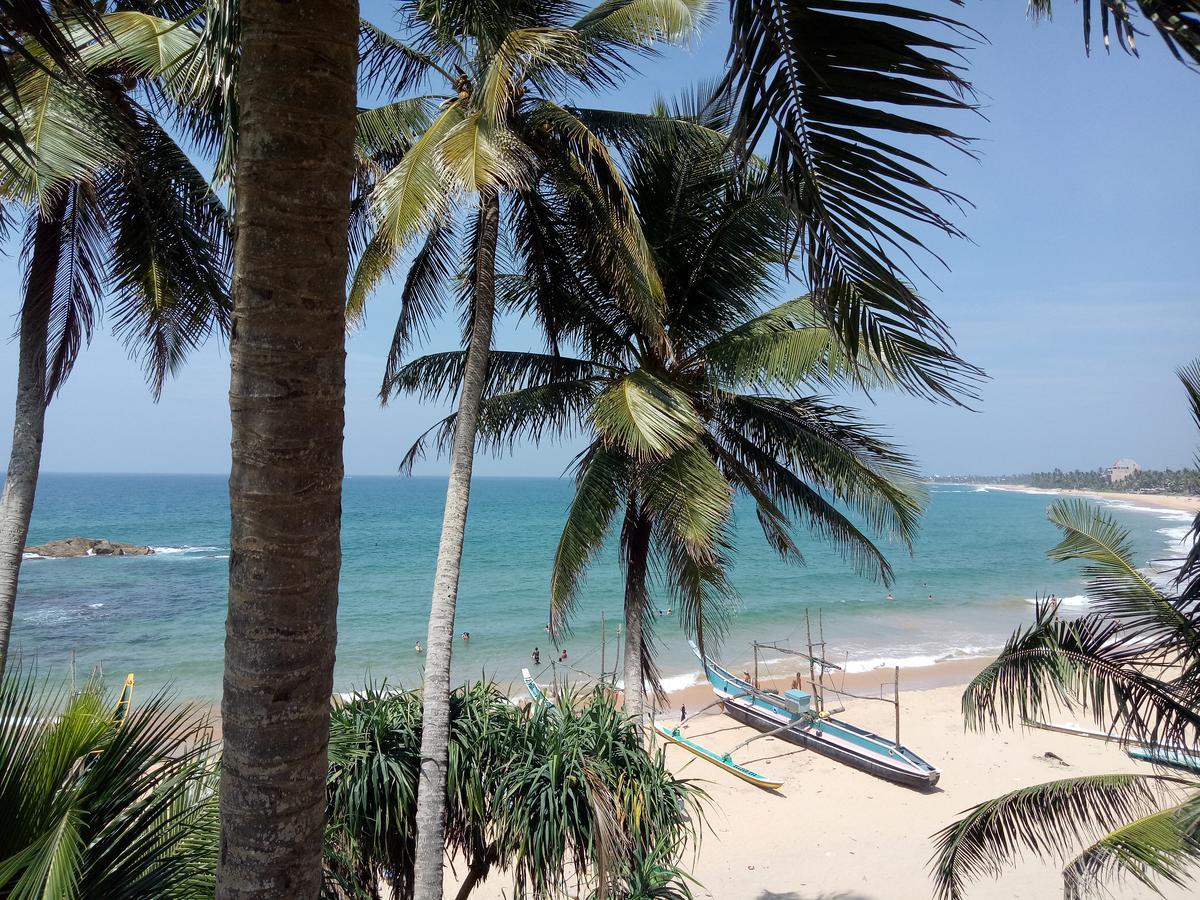 Githmini Beach House And Toures Hikkaduwa Ngoại thất bức ảnh