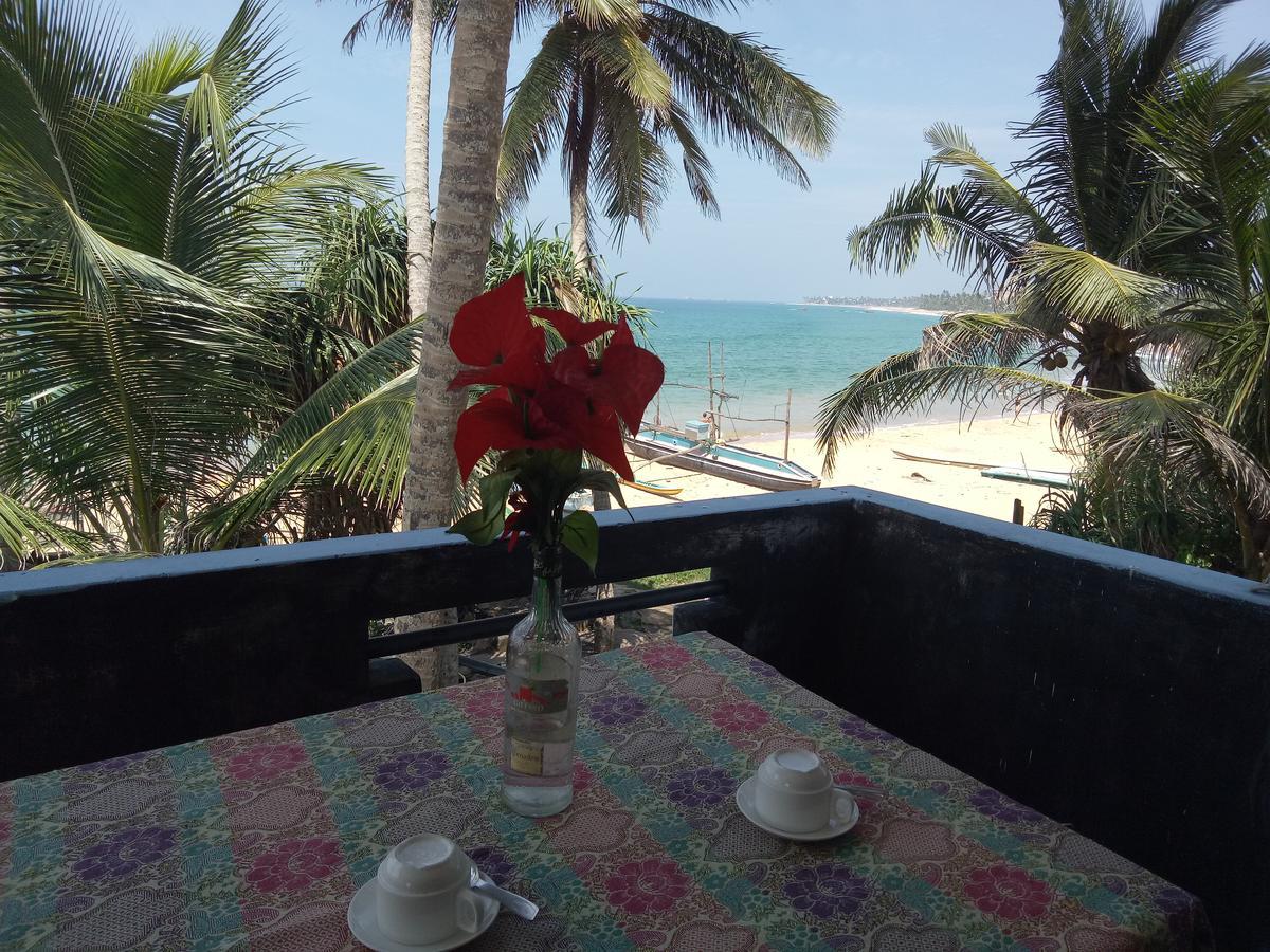 Githmini Beach House And Toures Hikkaduwa Ngoại thất bức ảnh