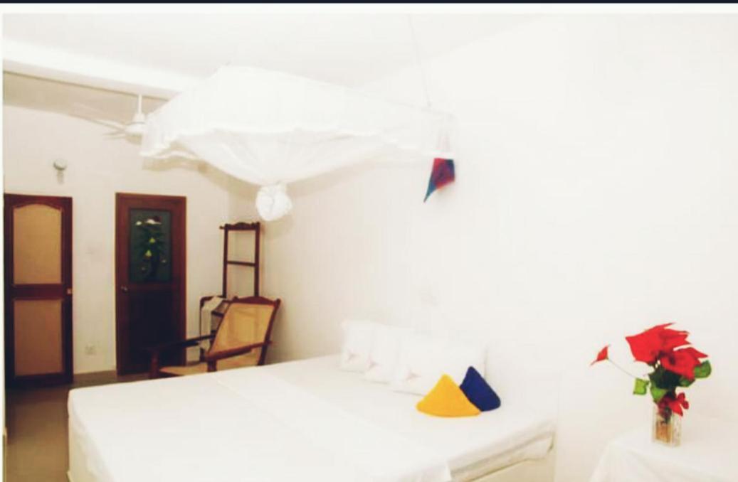 Githmini Beach House And Toures Hikkaduwa Ngoại thất bức ảnh