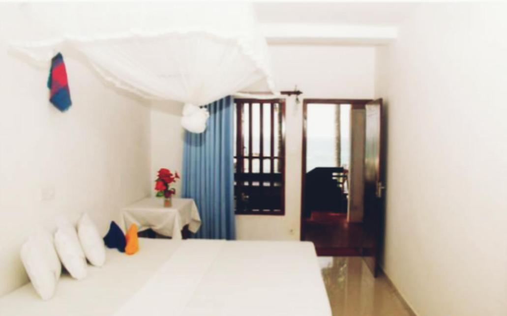 Githmini Beach House And Toures Hikkaduwa Ngoại thất bức ảnh
