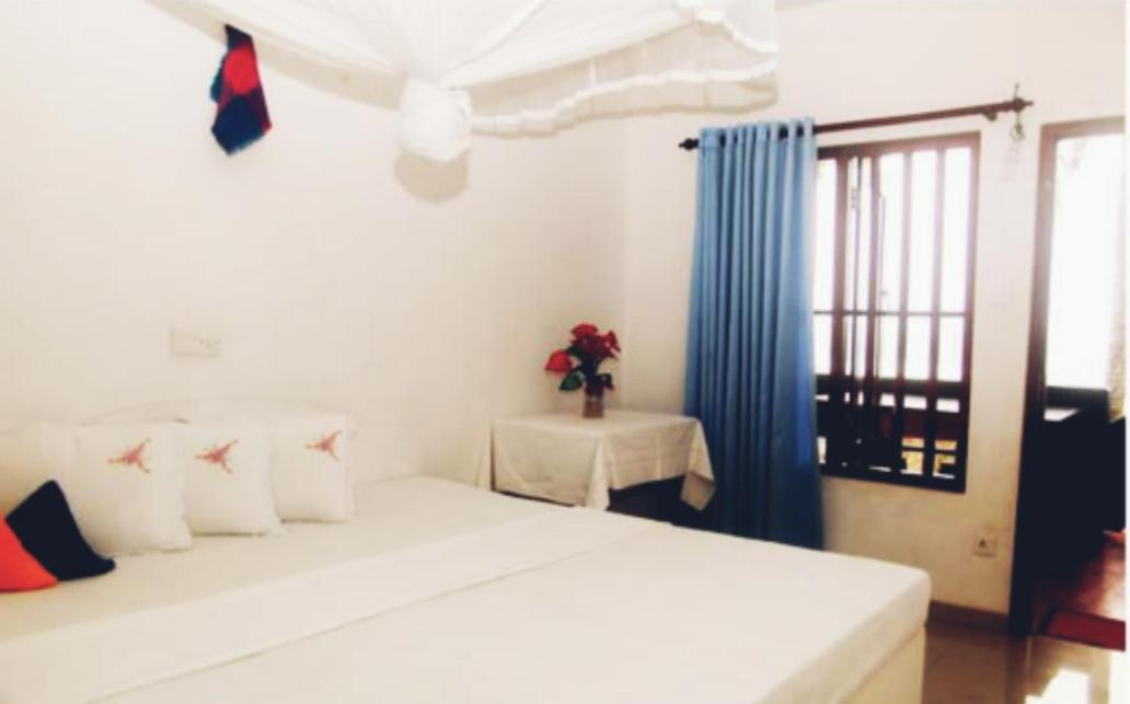 Githmini Beach House And Toures Hikkaduwa Ngoại thất bức ảnh